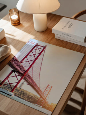 Rote Brücke Sonnenlicht