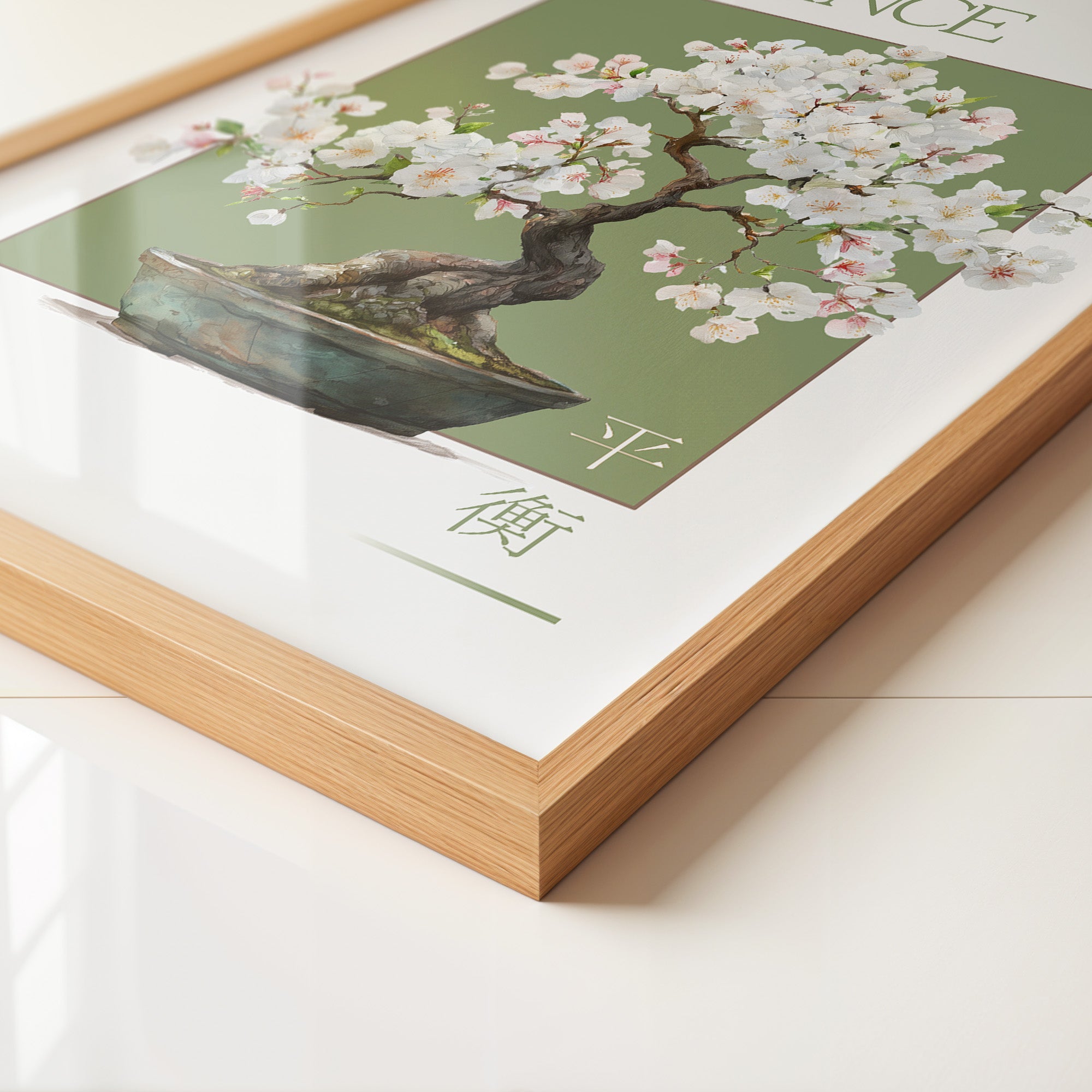 Bonsaibaum Blüten zartgrüner Hintergrund