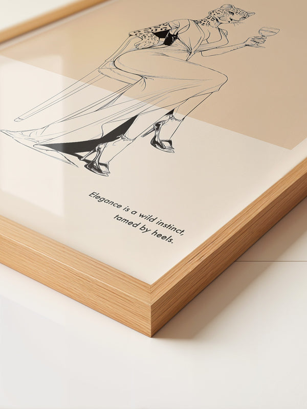 Leopard Frau elegant drinkend