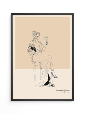 Leopard Frau elegant drinkend