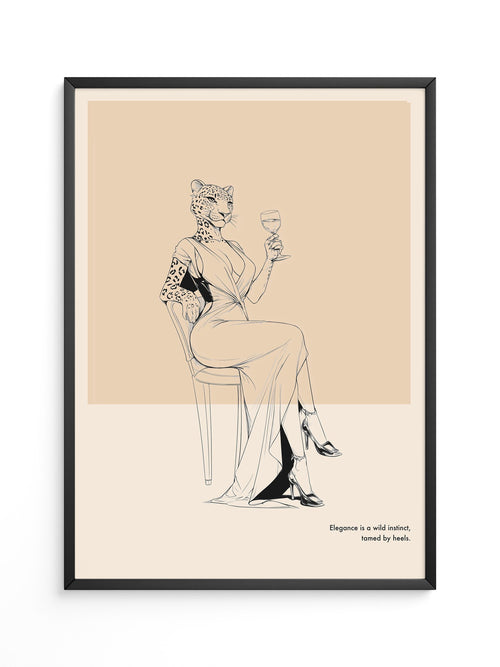 Leopard Frau elegant drinkend