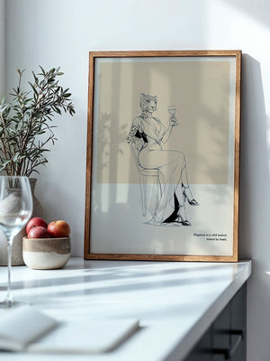 Leopard Frau elegant drinkend