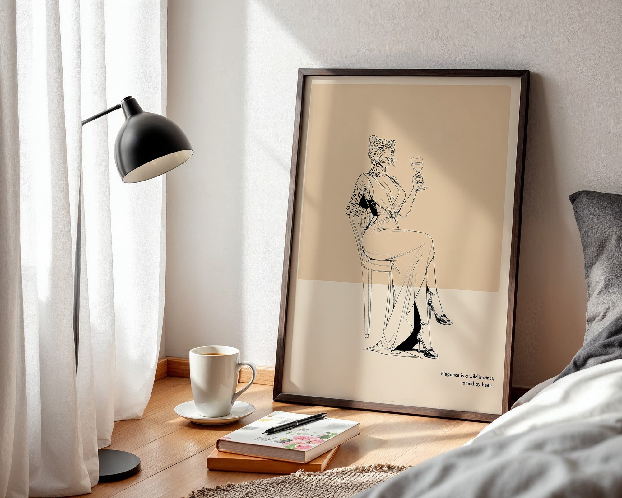 Leopard Frau elegant drinkend