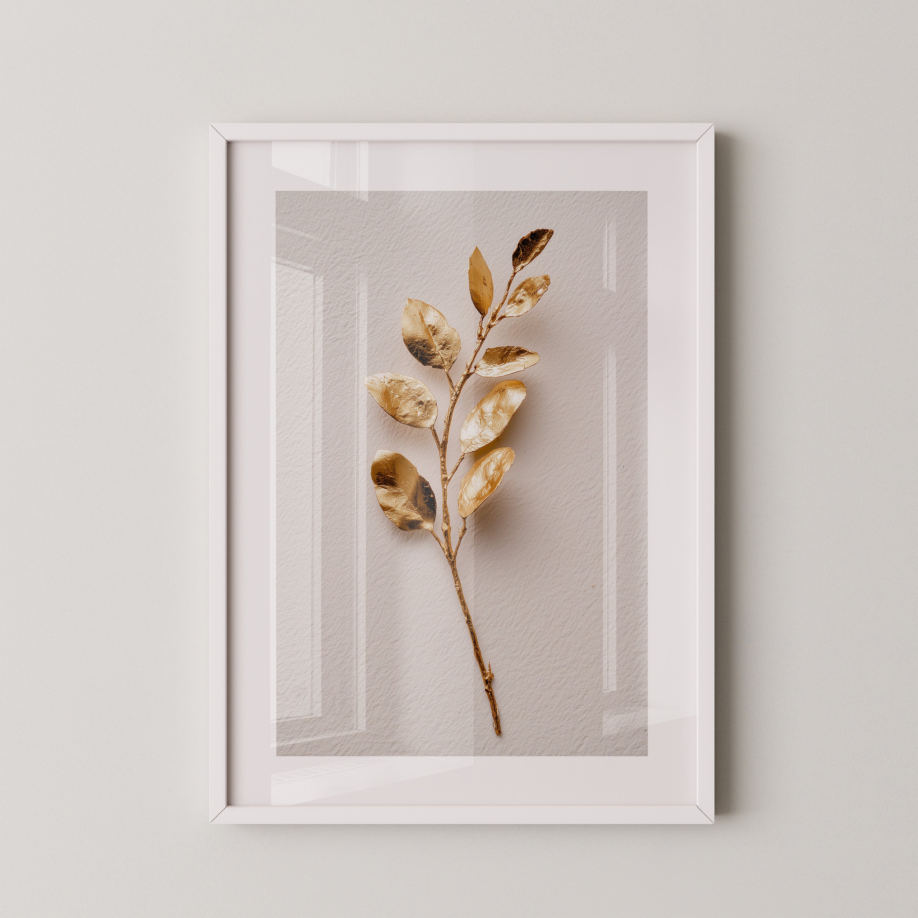 Golddetail Zweig weißer Hintergrund