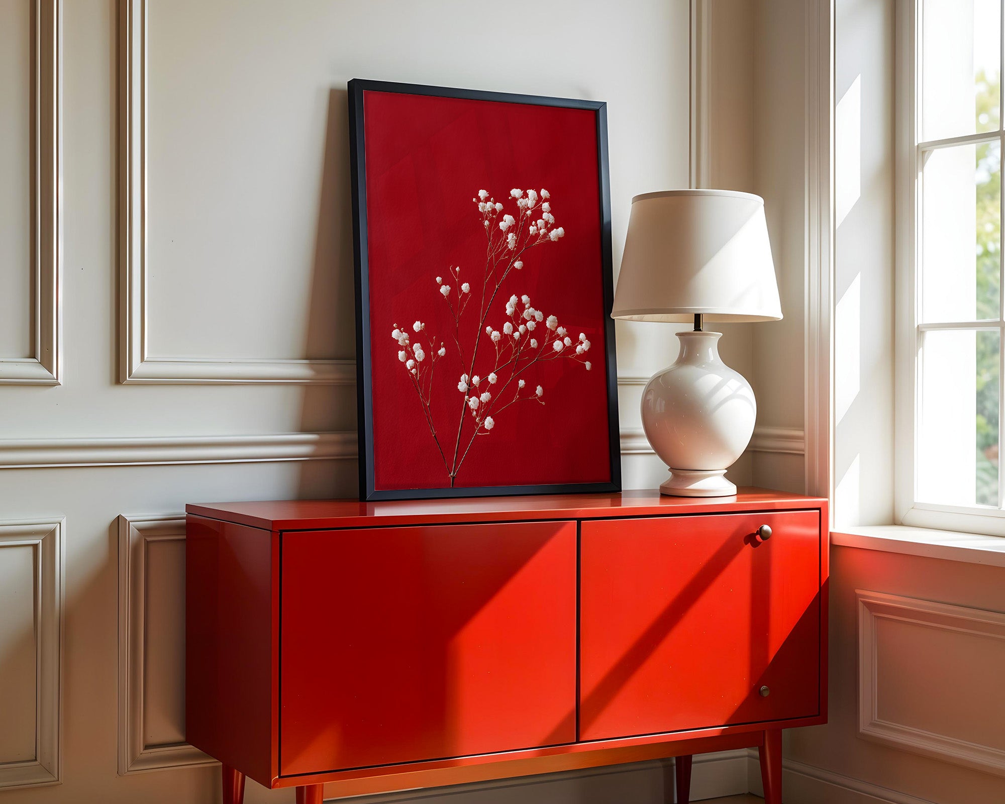 Weiße Blütenzweige auf Rot