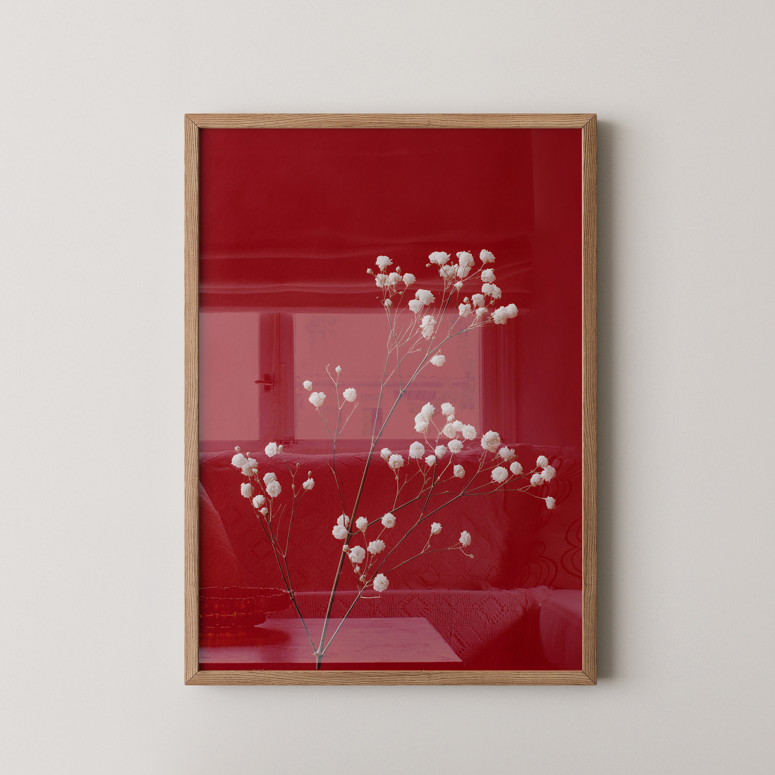 Weiße Blütenzweige auf Rot
