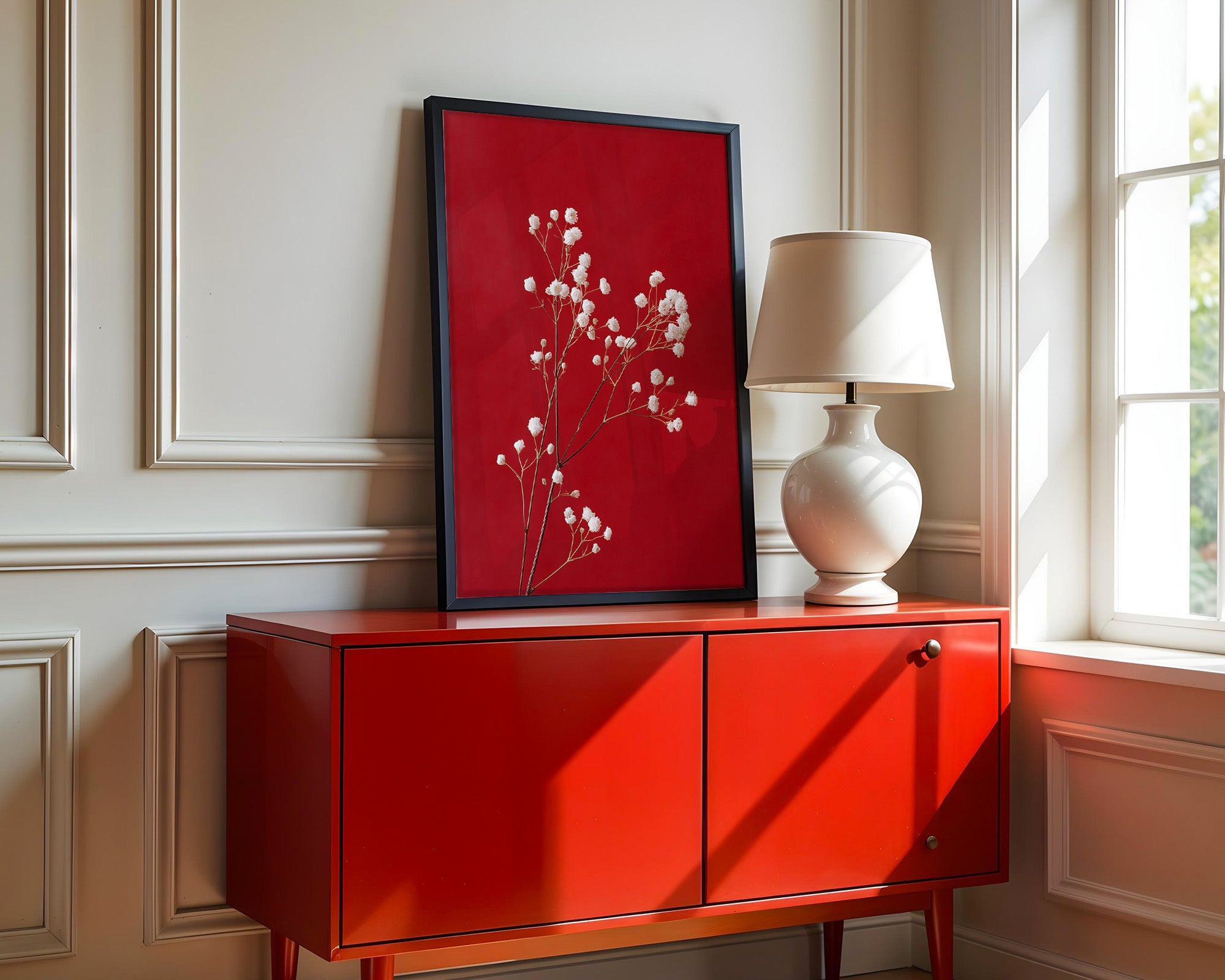 Weiße Blüten rot Hintergrund