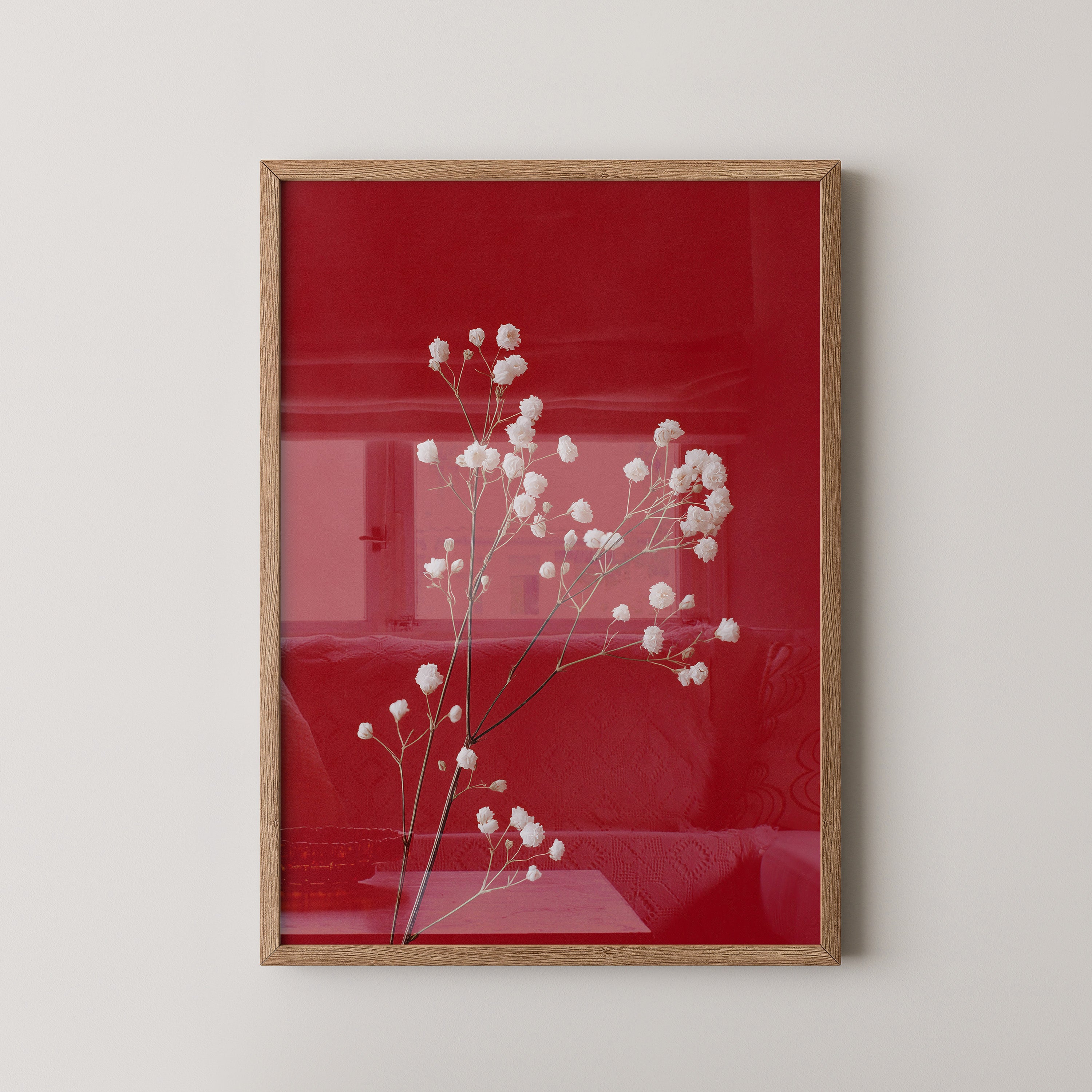 Weiße Blüten rot Hintergrund