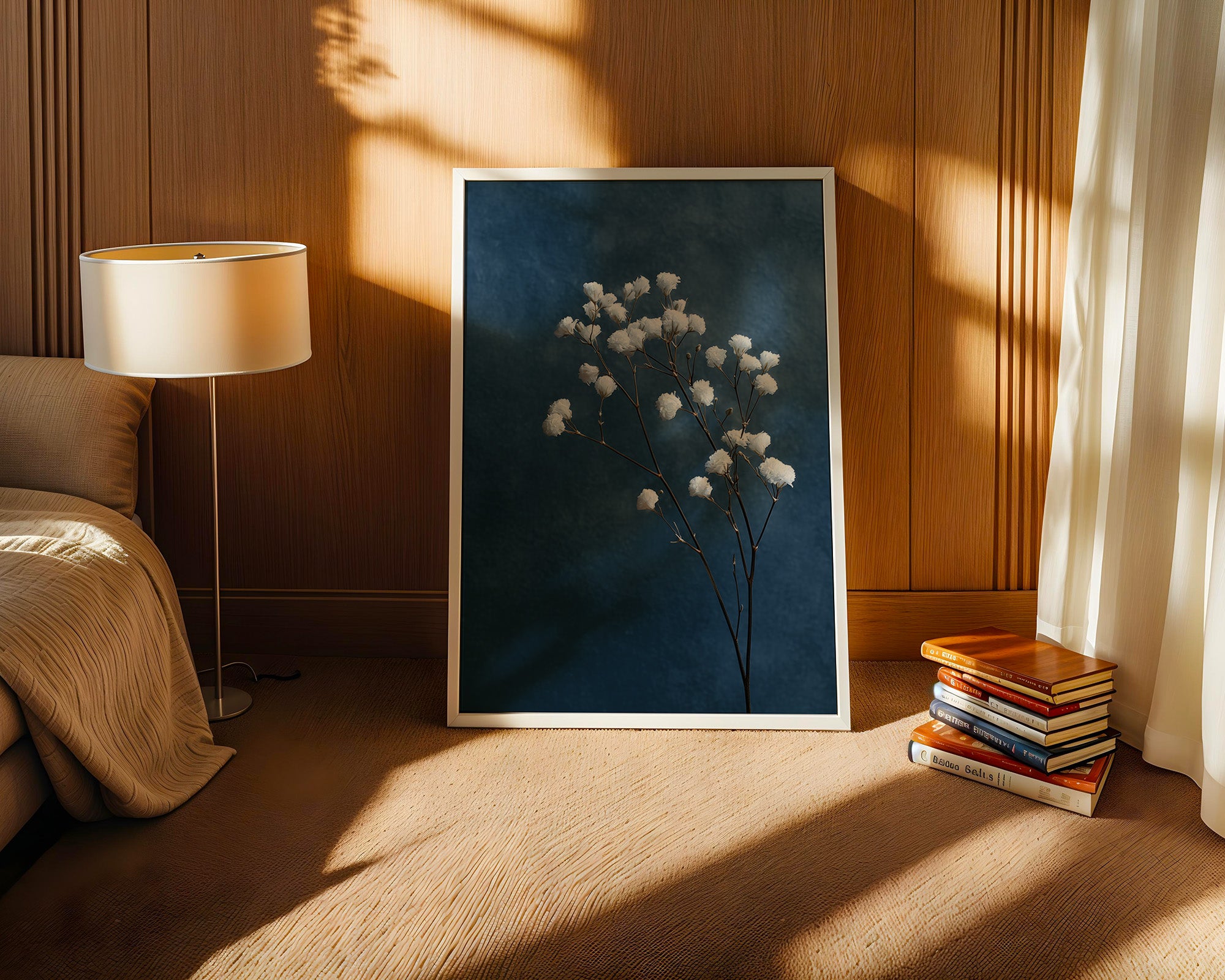 Weiße Blüten auf blauem Hintergrund