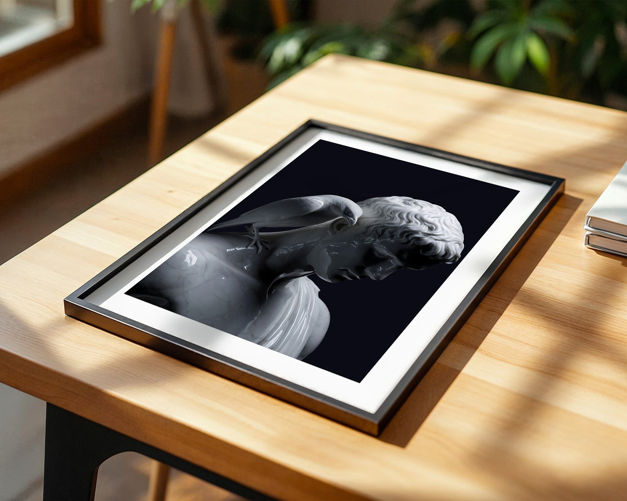 Skulptur mit Vogel Dunkelkontrast