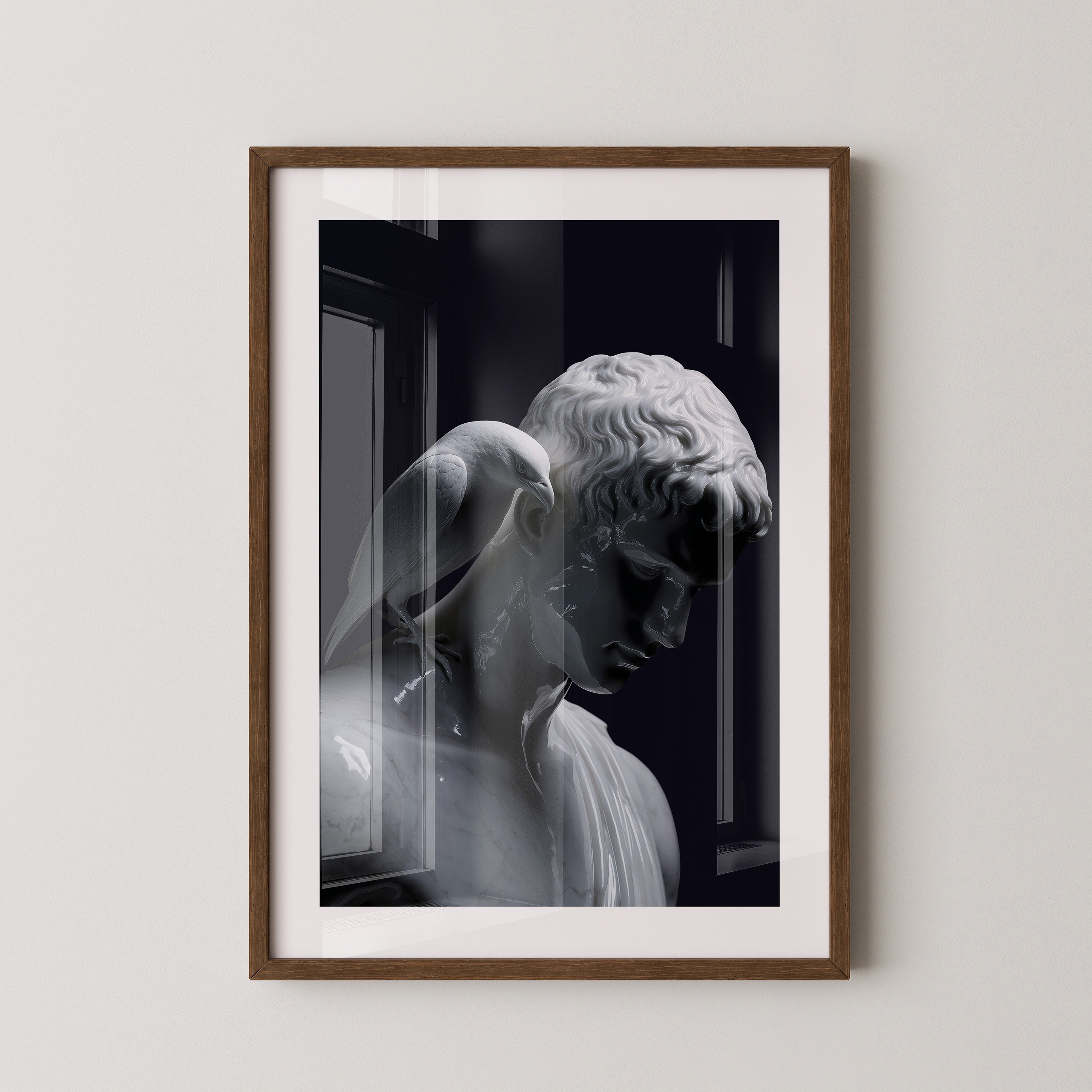 Skulptur mit Vogel Dunkelkontrast