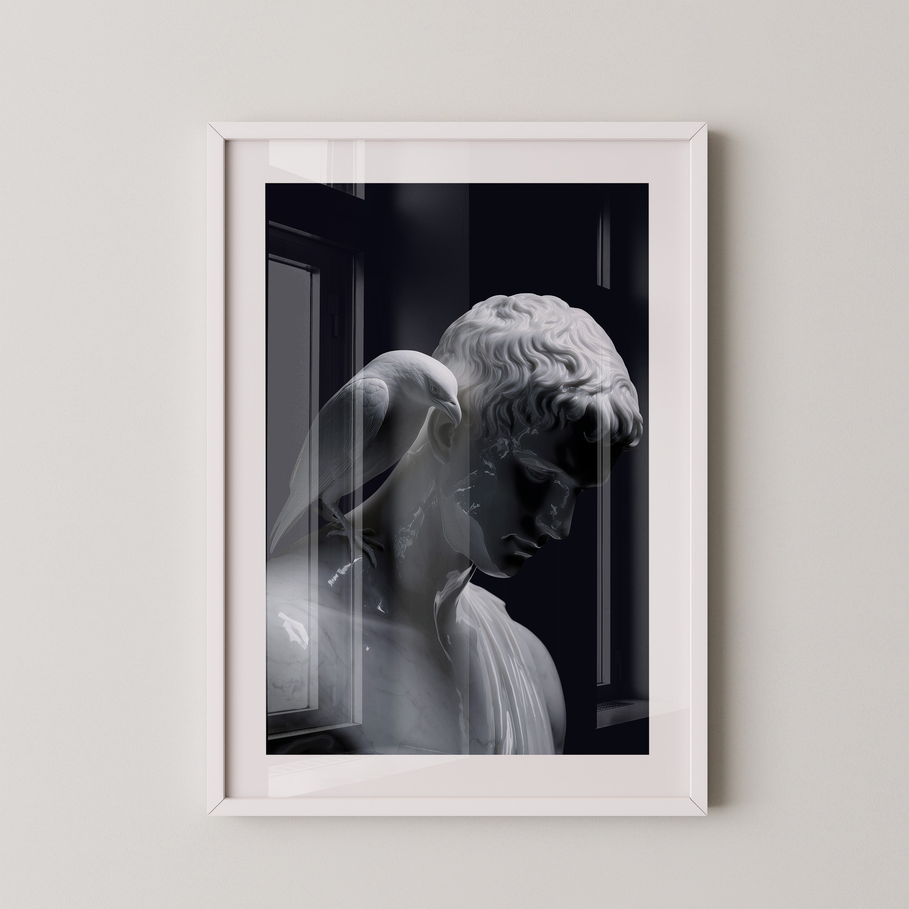 Skulptur mit Vogel Dunkelkontrast