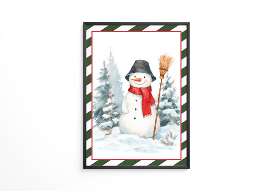 Schneemann mit rotem Schal Winterwald