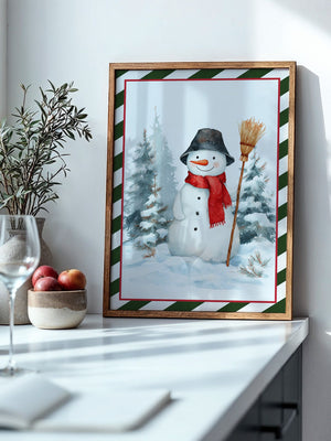 Schneemann mit rotem Schal Winterwald