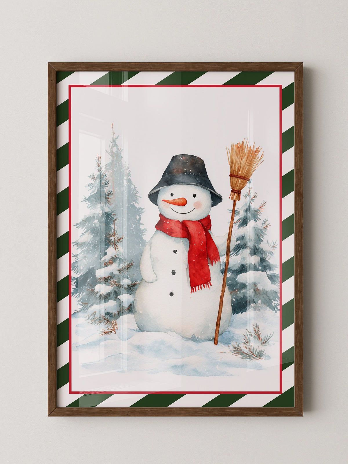 Schneemann mit rotem Schal Winterwald