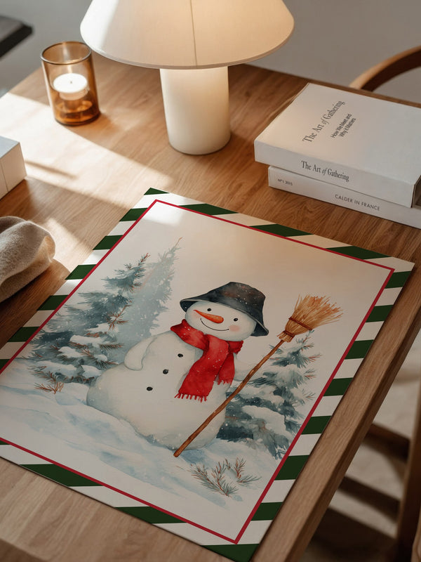 Schneemann mit rotem Schal Winterwald