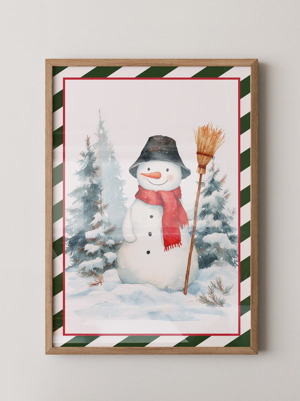 Schneemann mit rotem Schal Winterwald