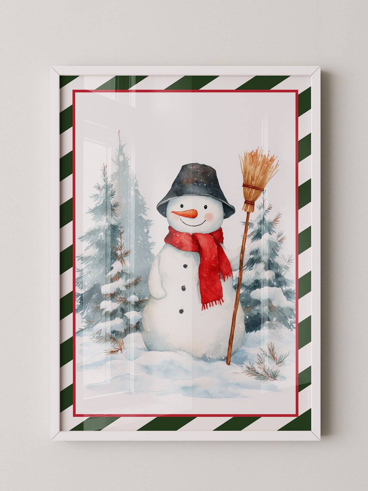 Schneemann mit rotem Schal Winterwald