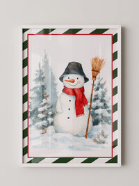 Schneemann mit rotem Schal Winterwald