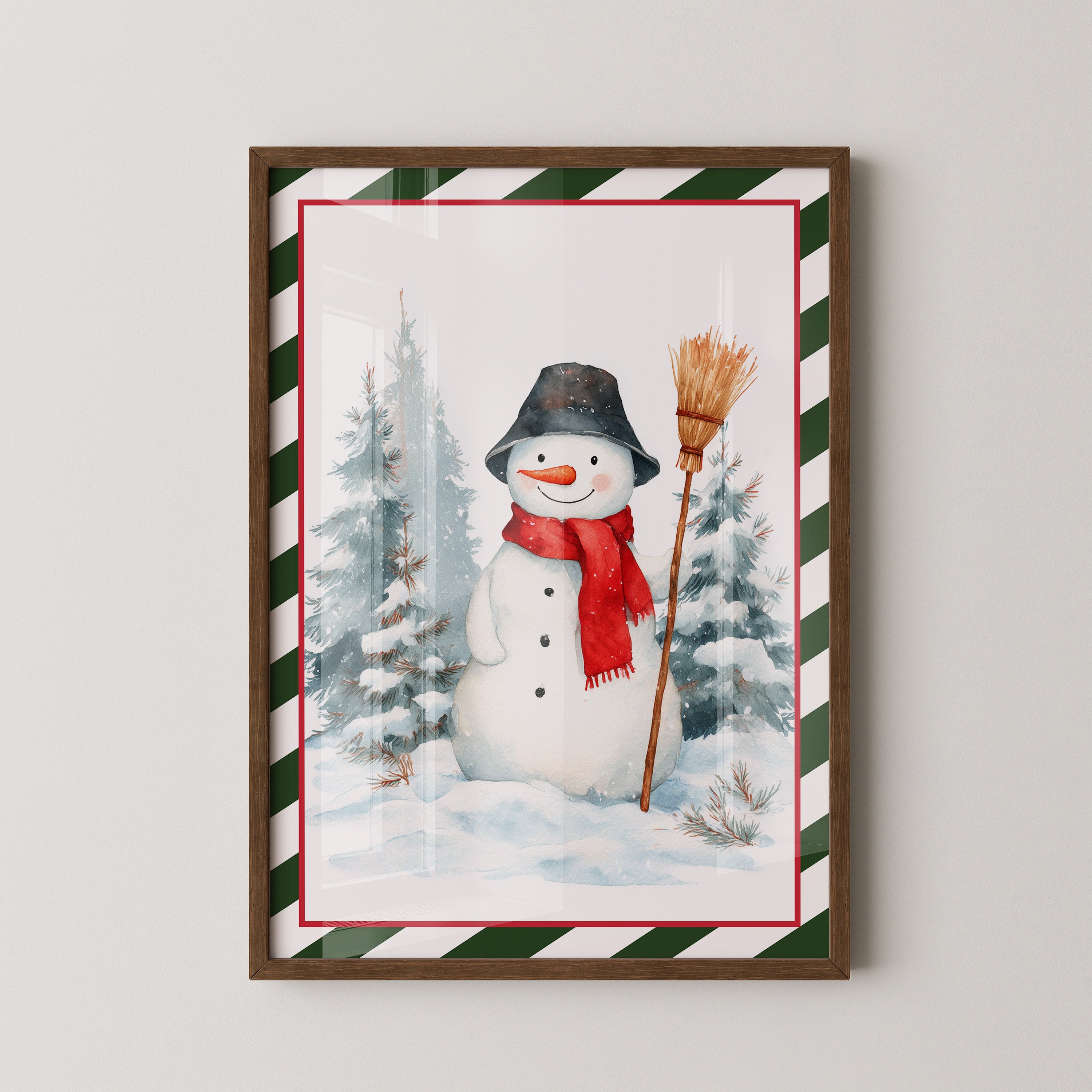 Schneemann mit rotem Schal Winterwald