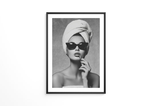 Elegante Frau Lippenstift S/W