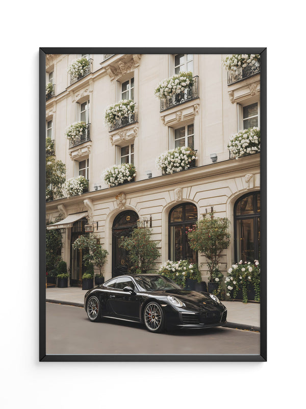 Porsche vor Pariser Blumenfassade