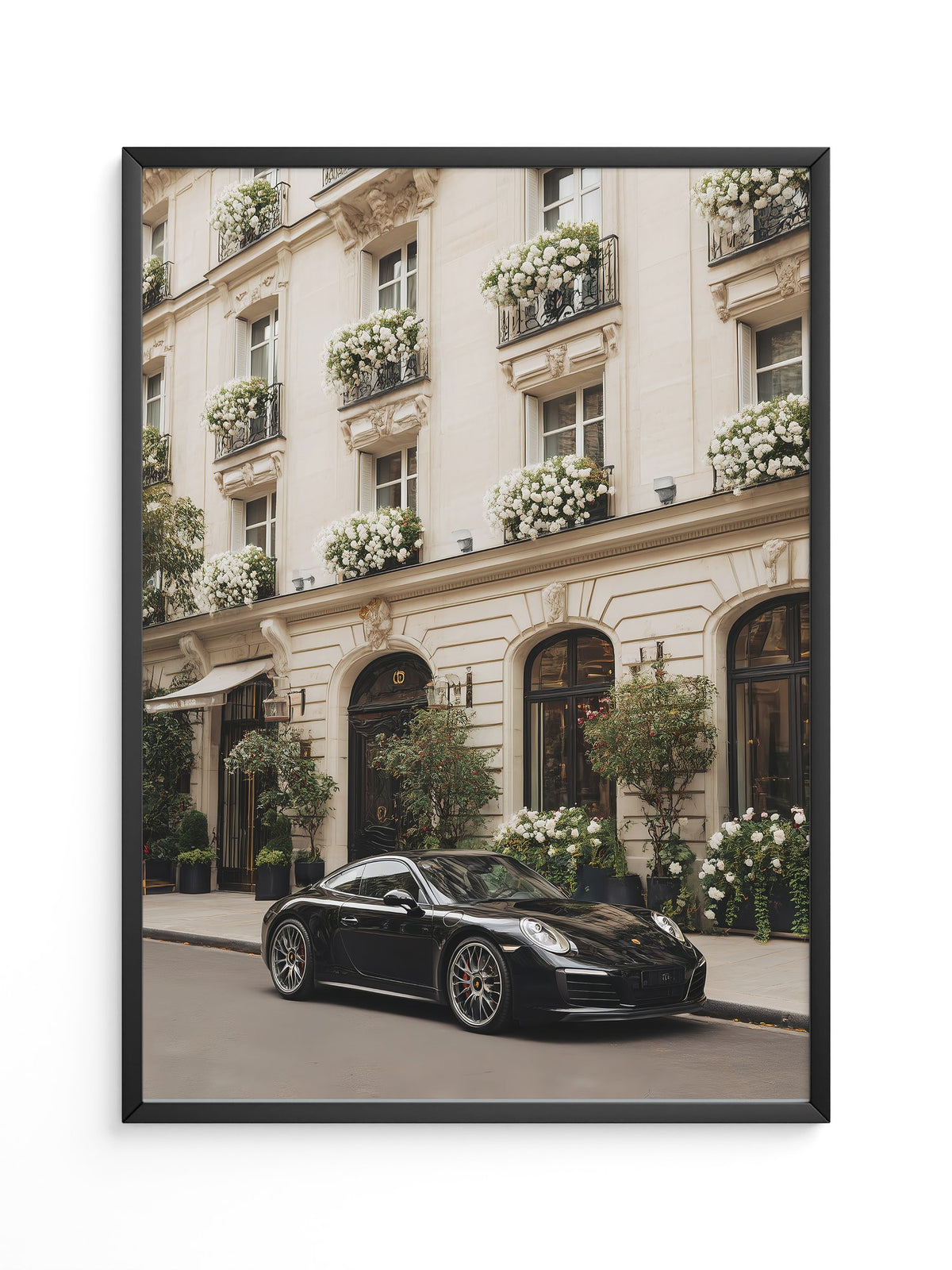 Porsche vor Pariser Blumenfassade