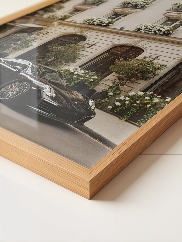 Porsche vor Pariser Blumenfassade
