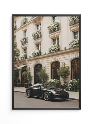 Porsche vor Pariser Blumenfassade