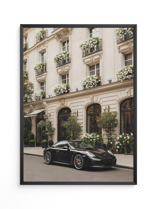 Porsche vor Pariser Blumenfassade