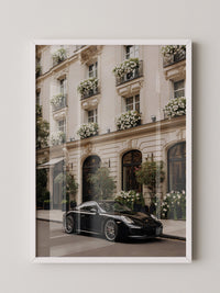 Porsche vor Pariser Blumenfassade
