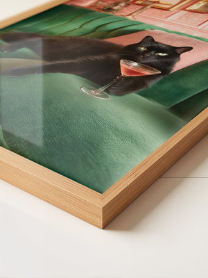 Schwarze Katze Couch Cocktailtrinken