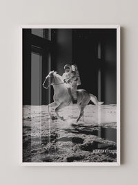Astronaut reitet Pferd Mondlandschaft