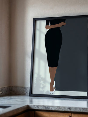 Dame im schwarzen Kleid minimalistisch