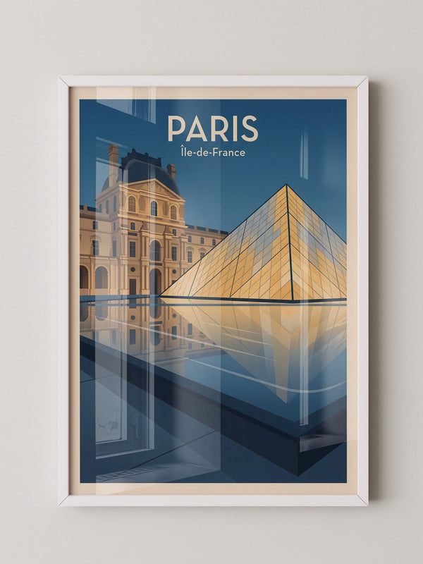 Louvre Pyramide reflektierend