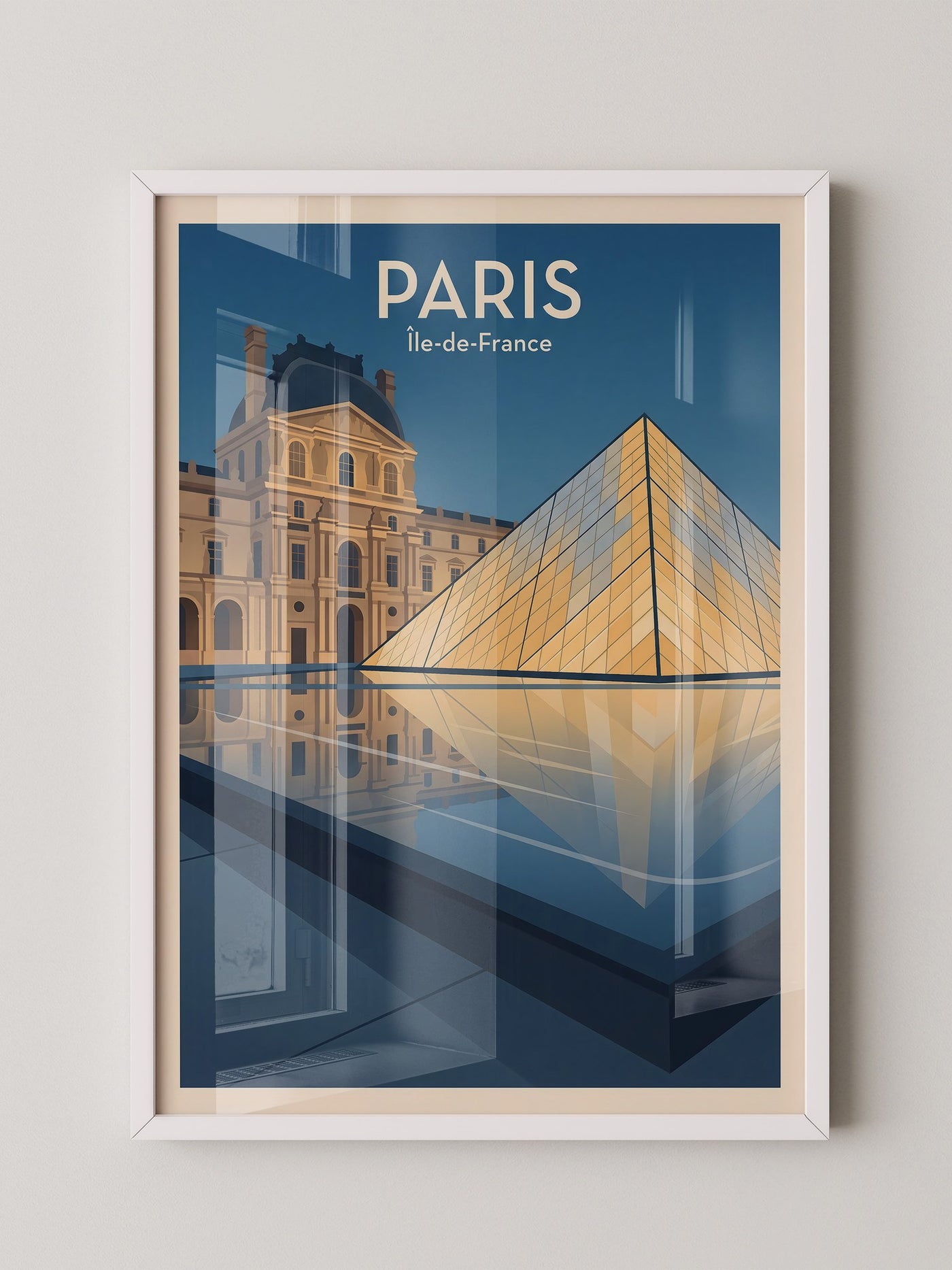 Louvre Pyramide reflektierend