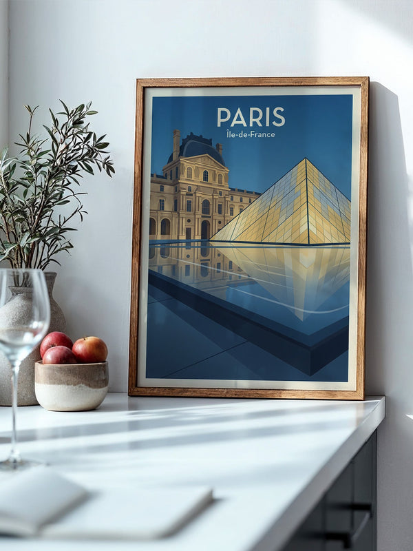 Louvre Pyramide reflektierend