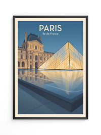 Louvre Pyramide reflektierend