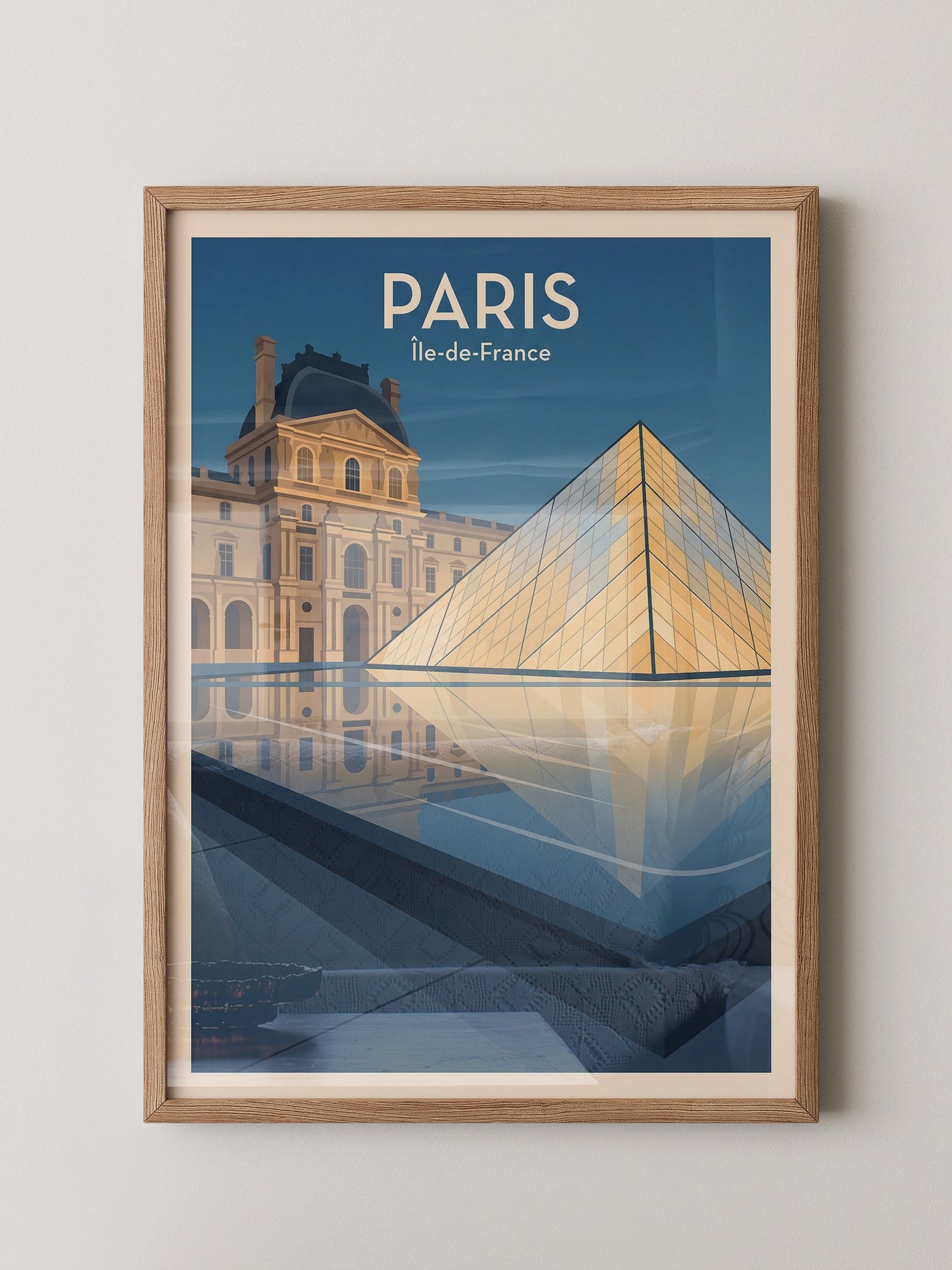 Louvre Pyramide reflektierend