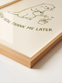 Niedlicher Otter pflanzt Liebe