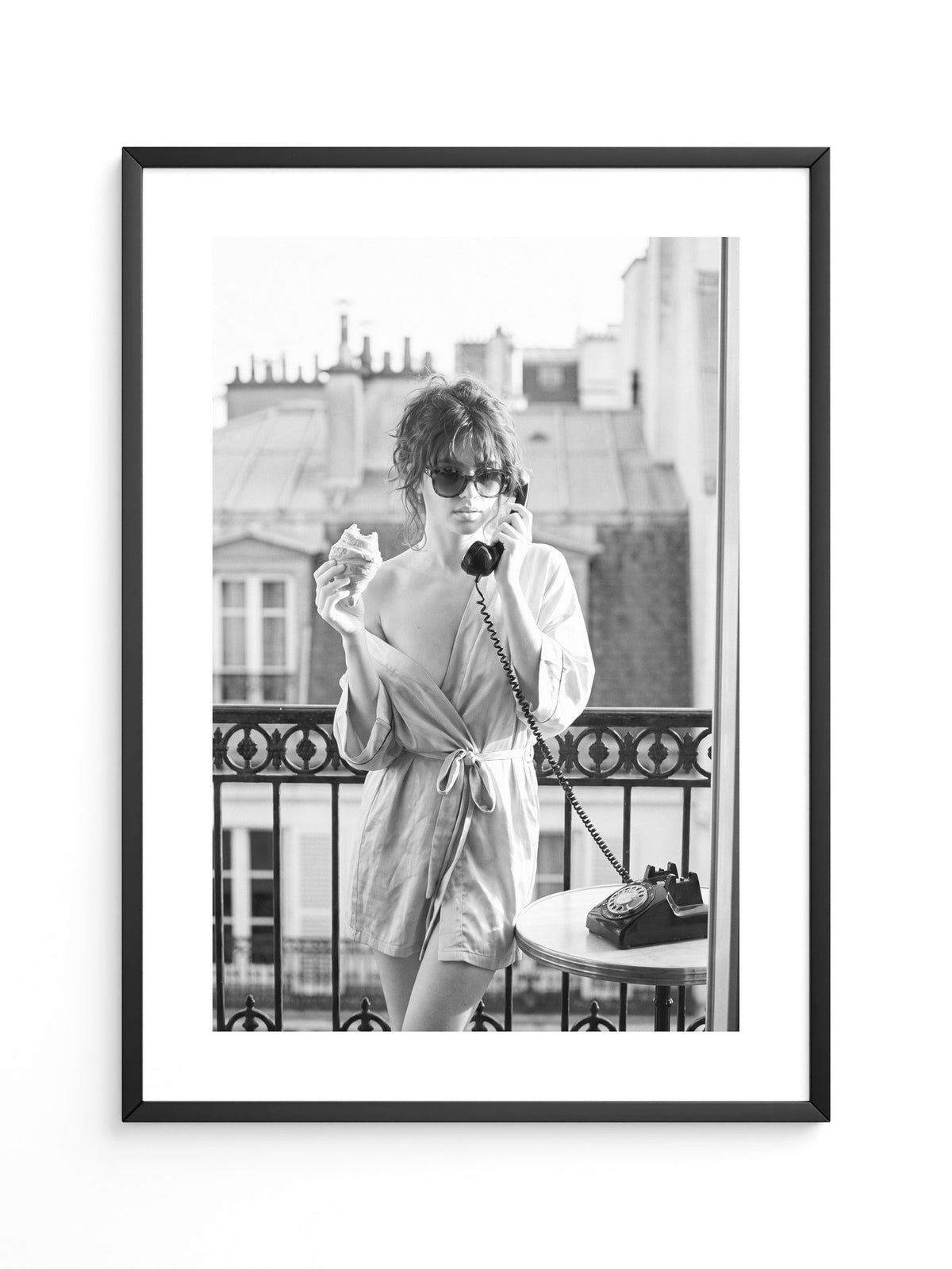 Paris Balkon Frühstück S/W