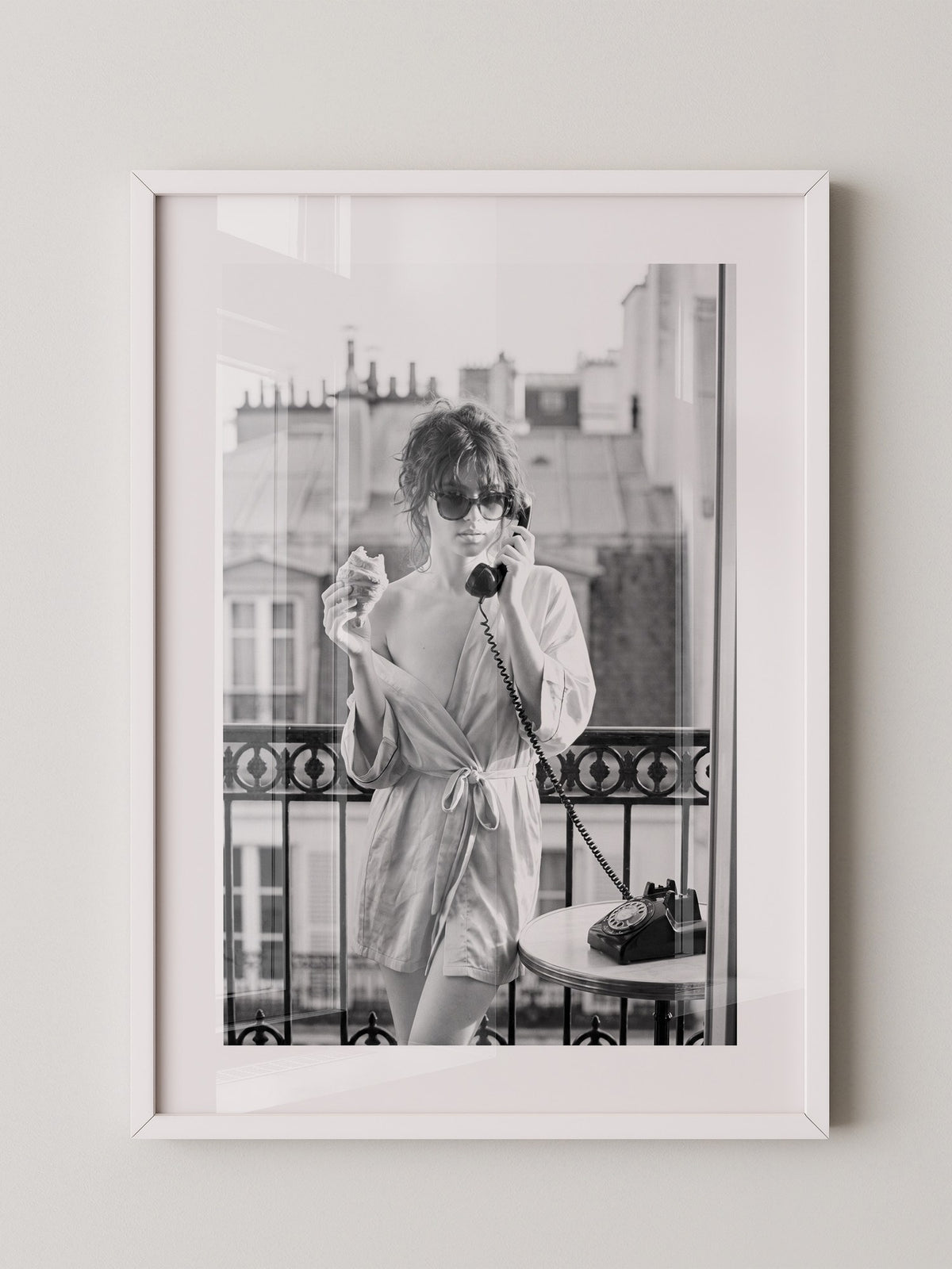 Paris Balkon Frühstück S/W