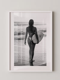 Surferin Meer Schwarz-Weiß