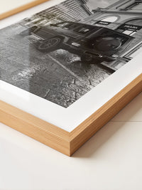 Luxus SUV Stadtansicht S/W
