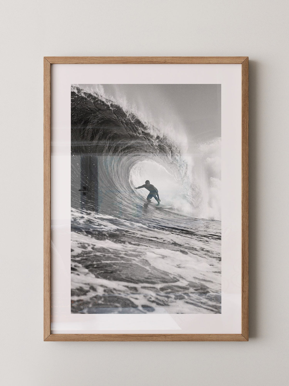 Surfer Riesenwelle Schwarzweiß