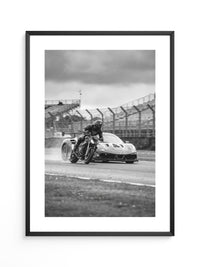 Motorrad und Sportwagen Rennen