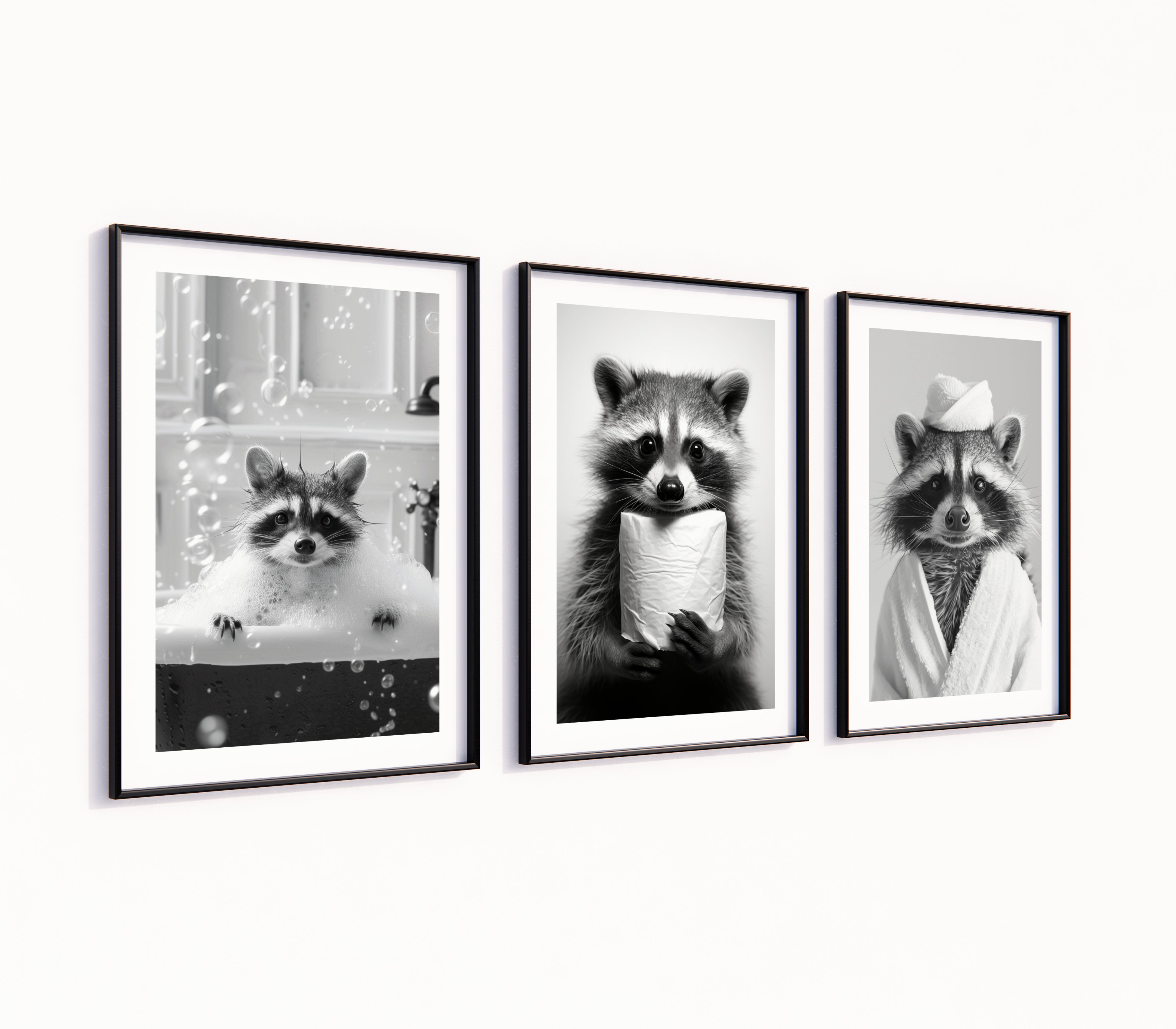 Poster Set „Badespaß“ – Waschbär Trio fürs Badezimmer