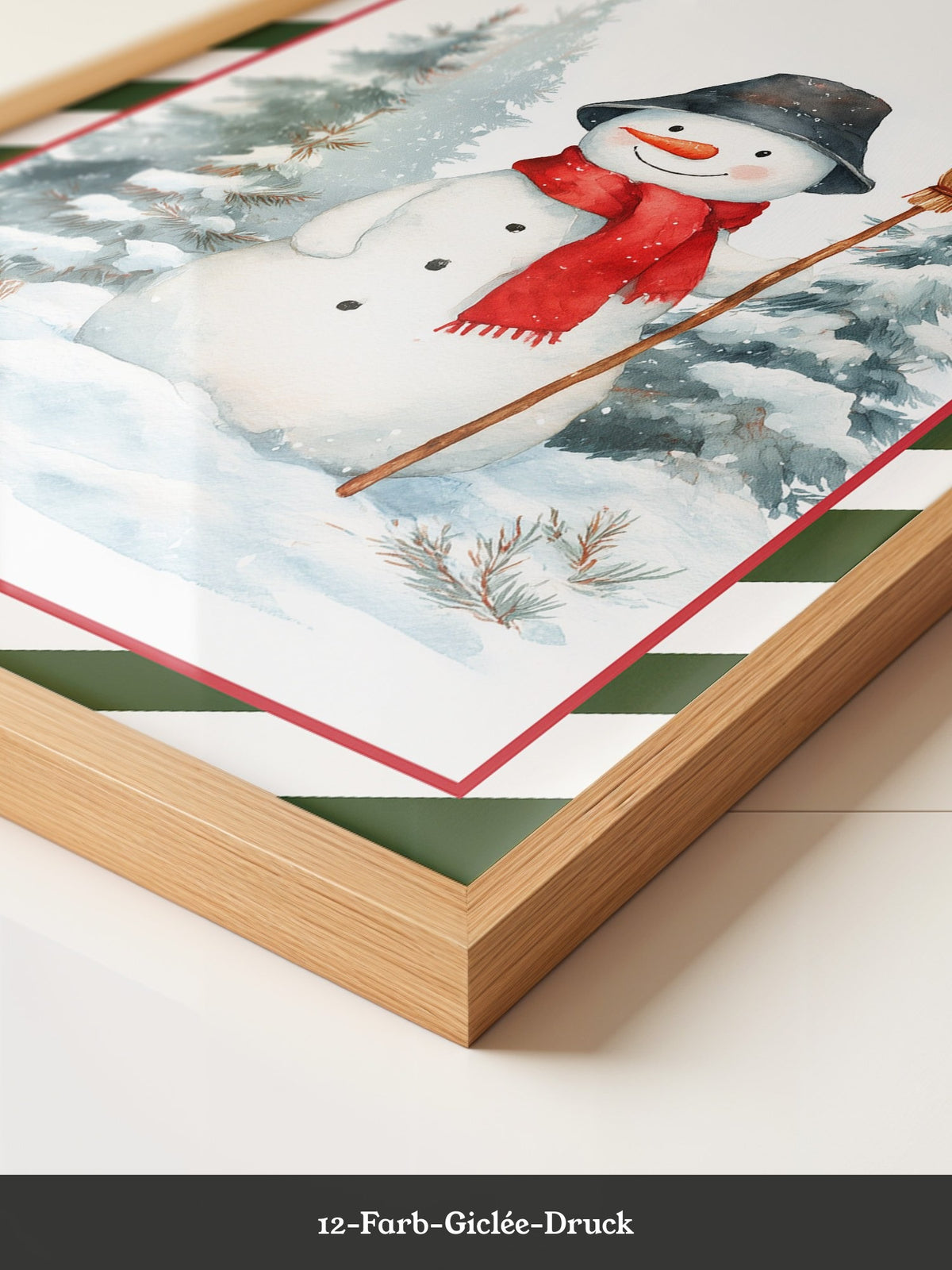 Schneemann mit rotem Schal Winterwald