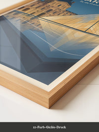 Louvre Pyramide reflektierend