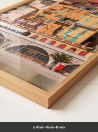 Bunte Häuserfassade am Meer